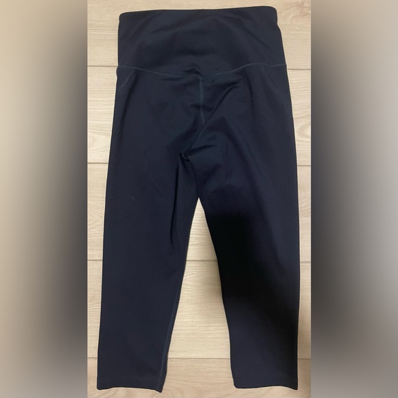 Girlfriend Collective Cropped Leggings - Picture 2 of 3